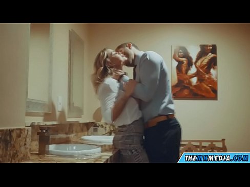❤️ Wanneer een rondborstige blondine je verleidt in een openbaar toilet Fuck video at us nl.comicsporn.ru ☑